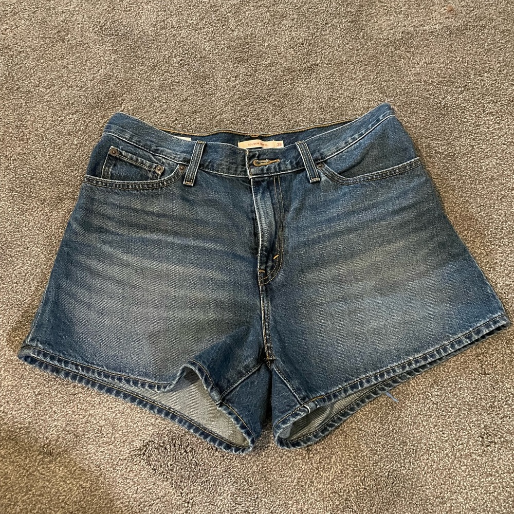 Levi’s 80’s Mom Shorts